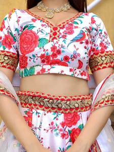 Conjunto de Lehenga Choli de Seda con Estampado Floral Blanco, Blusa Bordada con Estampados Digitales Vibrantes, Elegante Dupatta de Tela para Fiestas, Estilo Bollywood - Product Image 6