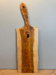 Planche à découper en cerisier à bord vif faite à la main, 28 pouces, planche en bois de cerisier rustique avec grain naturel pour hacher, servir et cuisine - Product Image 3