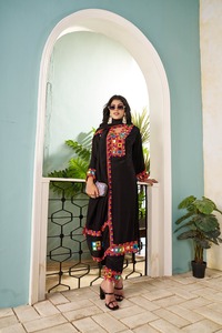Traje de Fiesta Étnico Indio y Pakistaní de Viscosa con Pedrería Malti de Neeta Creation, Color Negro Malti, para Todas las Temporadas - Product Image 5