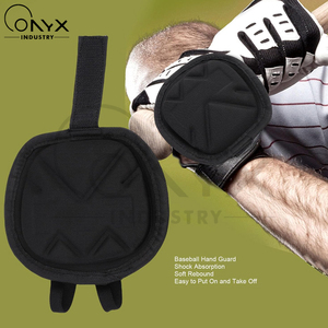 Protector de Mano para Béisbol, Protector de Bateo Resistente a Impactos, Diseño Ligero, Acolchado Absorbente de Impactos, Transpirable, Duradero, Color Negro - Product Image 3