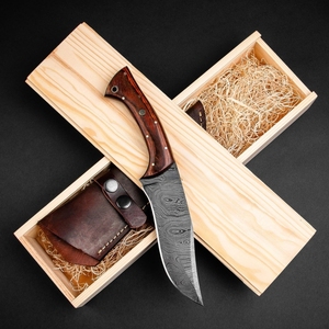 Couteau de chasse fait à la main en acier damas Twist Pattran avec belle poignée en bois Paka et gaine en cuir. - Product Image 4