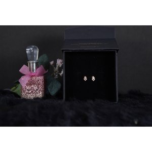 NOVAMART Fine <b>SILVERINGS</b> 925 STERLING WHITE GOLD & ROSE EARRINGS Elizabeth <b>Studs</b> with Diamond Flower Pattern for Weddings Wholes - Product Image 1