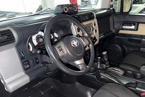 Toyota FJ Cruiser AWD Premier Plus 2014 Usado en Buen Estado, Sin Accidentes, Volante a la Izquierda/Derecha - Product Image 3