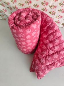 Couverture matelassée réversible en coton imprimé floral rose, taille Queen - Product Image 4