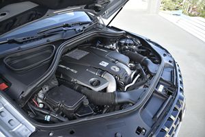 UTILISÉ LHD/RHD 2013 MERCEDES-B E N Z ML63 AMG - Product Image 4