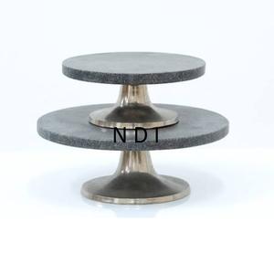 Soporte redondo para pastel de 2 niveles, grabado a mano, decorativo, de metal, para Navidad y bodas, con acabado personalizado, a bajo precio. - Product Image 5