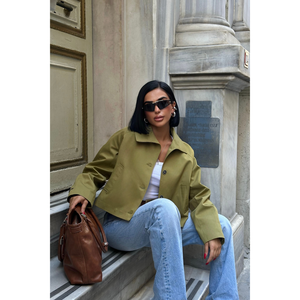 Gabardina Corta Verde Oliva para Mujer - Product Image 5