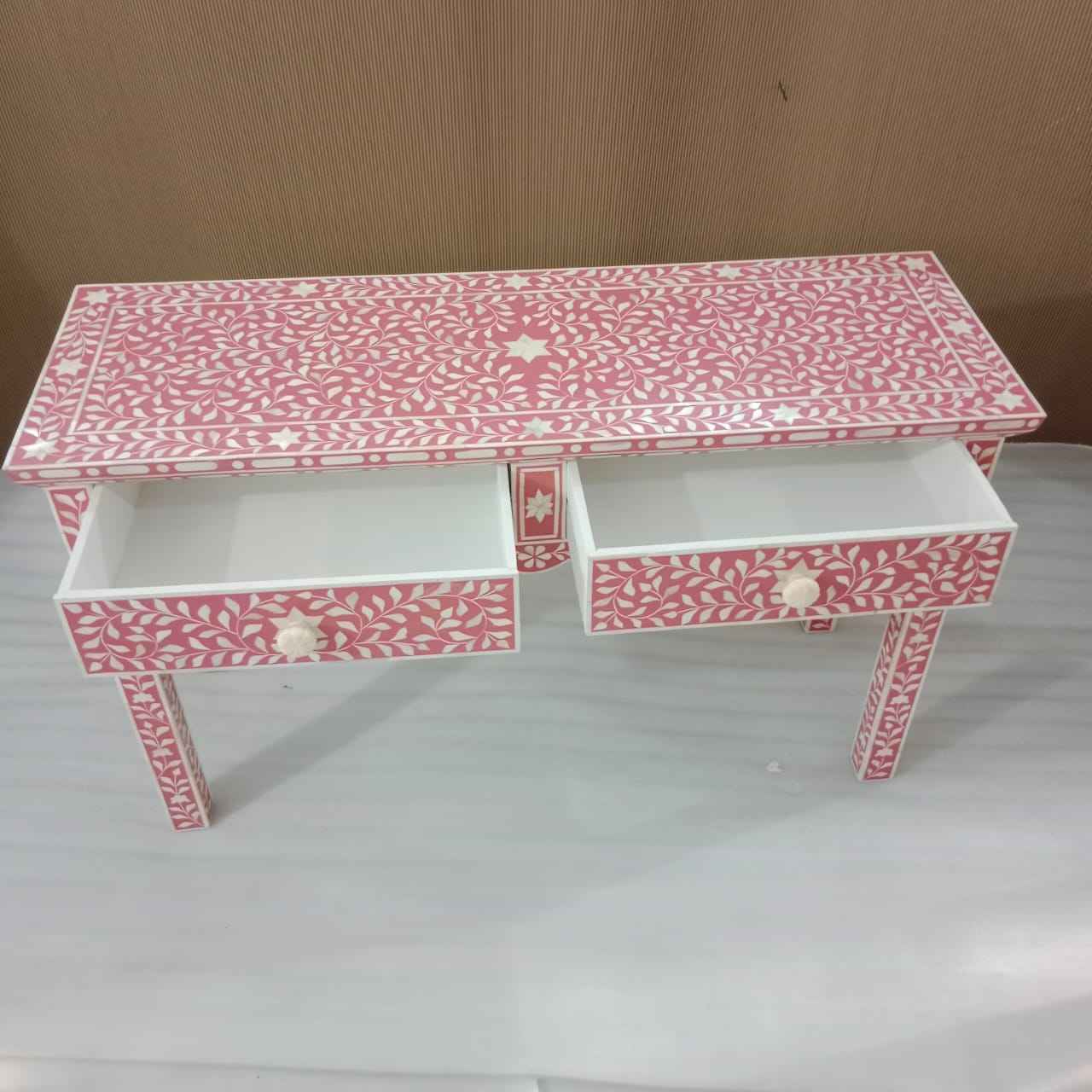 Available in different Colors