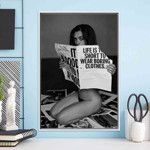 Impresión artística en lienzo de mujer sensual: elegante decoración erótica para dormitorio, lienzo enmarcado en blanco - Product Image 1