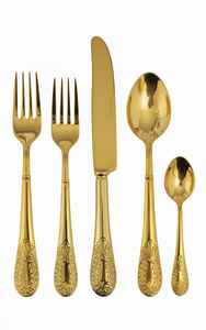 ชุดช้อนส้อมสแตนเลสสตีลแบบวินเทจ ดีไซน์ยั่งยืน พร้อมด้ามจับทองเหลืองลายปั๊มนูน ทนทานและนำกลับมาใช้ใหม่ได้ - Product Image 3