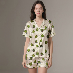 Ensemble pantalon à manches longues en soie pour femmes OEM approvisionnement d'usine de vêtements de nuit en satin personnalisé - Product Image 3