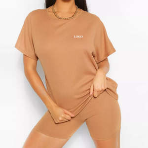 Conjunto de pantalones cortos de alta calidad OEM para mujer, conjunto de pantalones cortos de poliéster transpirable de secado rápido con cuello redondo para mujer, conjunto de pantalones cortos de moda más vendidos para mujer - Product Image 1