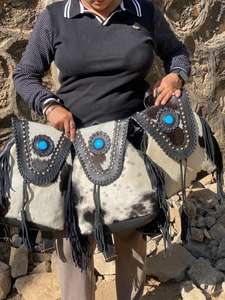 Sac à dos en cuir avec vraie fourrure fait à la main, avec frange et cordon de serrage - Product Image 3