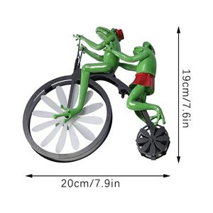 Figurine décorative de grenouilles de vélo d'arts solides, sculpture décorative de jardin, de ferme, de grenouilles, objet de moulin à vent et d'accent Hotsale - Product Image 2