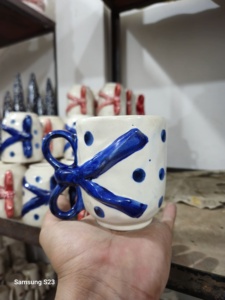 แก้วเซรามิกทำด้วยมือมีหูจับรูปโบว์สีฟ้าถ้วยกาแฟและชาของขวัญที่ไม่เหมือนใครแก้วเซรามิคน่ารักสำหรับผู้หญิงและเด็กผู้หญิง - Product Image 2