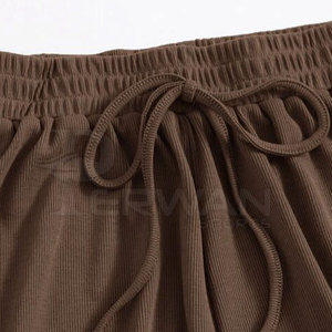 Pantalones cortos transpirables de color sólido para mujer, ropa de calle de diseño personalizado, pantalones cortos de gran tamaño para mujer - Product Image 3