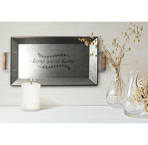 Plateau de service rectangulaire en métal galvanisé vintage fait à la main avec poignée en bois pour le service de thé et de café à la maison et aux mariages - Product Image 2