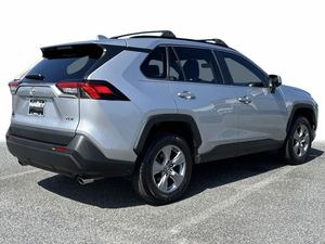 รถยนต์มือสองสภาพดี ปี 2022 RAV4 XLE FWD SUV เครื่องยนต์ 2.5 ลิตร เกียร์อัตโนมัติ 14 สปีด พร้อมขาย - Product Image 6