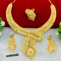 Ensemble de bijoux élégant avec collier court, boucles d'oreilles et bagues en or 18 carats (1 gramme) pour soirée, design unique disponible en ligne