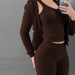 Dernier modèle de vêtements de jogging 3 pièces pour femmes Sweats à capuche coupe ajustée avec col montant Vente en gros de survêtements Motif solide - Product Image 1