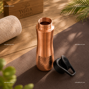 Bouteille d'eau en cuivre 1000 ml, finition martelée, réutilisable, couvercle de voyage inclus, design minimaliste, vaisselle en métal - Product Image 6