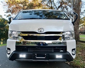 Toyota Hiace 2020 4WD 10 Plazas GL Edición Dark Prime 4WD 10 Asientos - Product Image 1