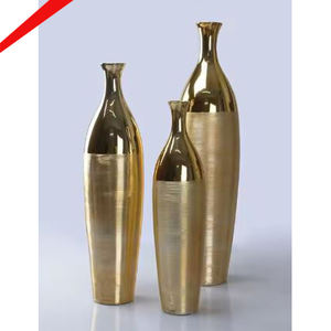 Vases à fleurs au design étonnant avec finition dorée pour le salon, la chambre à coucher et l'extérieur - Product Image 1