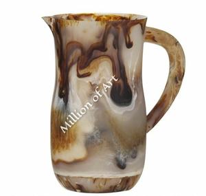 Pichet à eau en résine artisanale avec texture marbrée unique, luxe moderne, qualité supérieure, vaisselle écologique en vente - Product Image 2