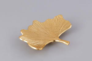 Bandeja de Metal con Forma de Hoja de Aluminio con Acabado Antiguo de Oro Fundido para Servir Alimentos Mesa Decorativa con Forma de Hoja de Fundición de Metal - Product Image 4