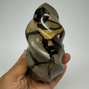 Venta al por mayor de cristal natural llama Septarium Tower Septarian pulido Madagascar para Decoración - Product Image 1