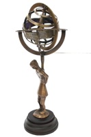 Trophée sphère armillaire en laiton antique style pyramide, artisanal, gravé, personnalisable, durable, décoratif, avec logo personnalisé