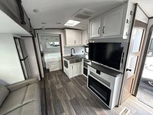 Dutchmen A-t-l-a-s 2202RB Usado del 2023 - Product Image 6