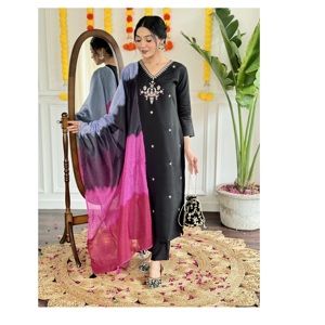 Vêtements ethniques en viscose exclusifs à la mode Dernier pantalon Kurti avec soie Chanderi avec Dupatta pour les vêtements de fête et les vêtements promotionnels - Product Image 1