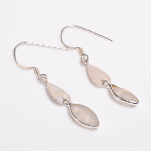 Pendientes colgantes finos de estilo clásico de Plata de Ley 925 con piedra lunar arcoíris, accesorio deslumbrante - Product Image 2