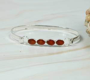 Bague ajustable pour femme en argent sterling S925 fait main, avec pierre précieuse ovale en cornaline rouge naturelle à facettes classiques, cadeau raffiné pour les fêtes - Product Image 1