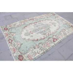 พรมวินเทจสไตล์ตุรกี ขนาด 4.7x7.7 ฟุต ผลิตจากวัสดุรักษ์โลก สีแดงน้ำเงินลายปะติดปะต่อ ทำจากขนสัตว์ พร้อมแผ่นรองหลังทำจากยางลาเท็กซ์ - Product Image 3