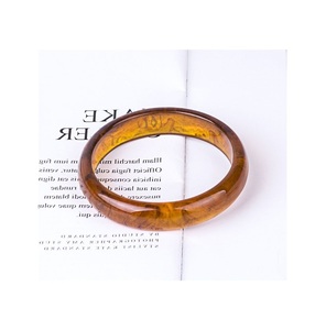 Bracelets en résine imperméables faits à la main de qualité supérieure pour femmes - Bijoux élégants et tendance, finition lisse et brillante, couleurs personnalisables, pour les affaires - Product Image 3