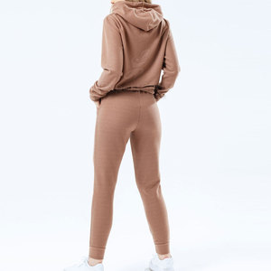 Survêtement moderne avec style personnalisé et tissu flexible pour un usage quotidien Survêtement confortable au toucher doux - Product Image 4