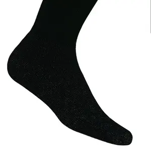 Envuelva sus piernas con calidez y estilo con los calcetines CozyKnee Knit, perfectos para los días fríos de Aims