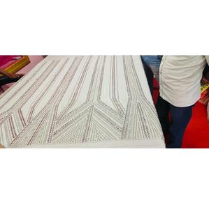 Tissu de mode en tissu perlé Offre Spéciale avec des motifs complexes et des perles pour les costumes de théâtre et la mode de luxe en vente - Product Image 3