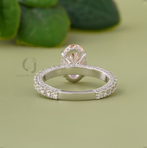 Anillo de Halo con Diamante Rosa Intenso Ovalado de 2.04 Quilates, Creado en Laboratorio, con Banda Pavé Brillante en Oro Amarillo, para Compromiso o Aniversario - Product Image 3