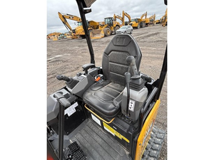 Mini-excavatrice d'occasion Caterpillar 301.7CR du Japon, état neuf, à vendre. - Product Image 5