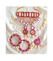Ensemble Mehndi artisanal islamique tendance en laiton plaqué or rose avec zircon, travail de miroir, coquillages de cauris, perles, orange magenta, pour mariée et mariage