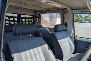 LISTO PARA CONDUCIR - USADO, VOLANTE A LA IZQUIERDA |   CONDUCCIÓN DERECHA |   TOYOTA LAND CRUISER HZJ70 de 1996 con Transmisión Manual de 5 Velocidades - Product Image 3