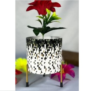 Maceta Metálica Decorativa para Jardín, Hogar, Hotel, Decoración de Banquetes, Estilo Único - Product Image 1
