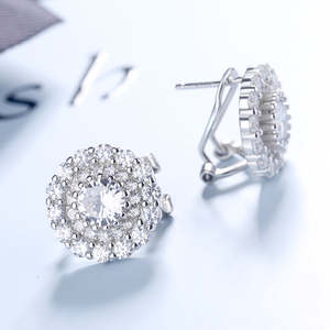 Orecchini a perno Omega a doppio cerchio in Argento Sterling con Cristalli - Product Image 1