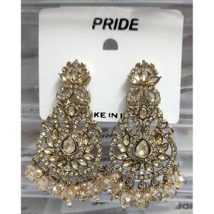 Ensemble de boucles d'oreilles pour femmes de qualité supérieure avec des motifs pendantes pour femmes, boucles d'oreilles tendance et imposantes, disponibles en gros - Product Image 1