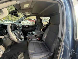 GRAN DEMANDA 2024 CH-EV-RO-LET SI-LVE-RA-DO 1500 LT 4X4 4DR CREW CAB TRANSMISIÓN AUTOMÁTICA V6 CILINDROS - Product Image 4