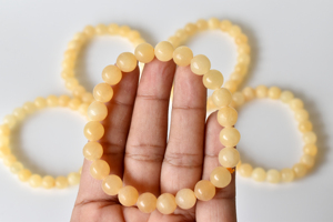 สร้อยข้อมือลูกปัดกลมแคลไซต์คุณภาพสูง 8 มม. หินบำบัดที่ดีที่สุดสำหรับเครื่องประดับการทำสมาธิ - Product Image 3