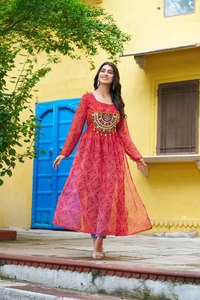 Tendance indienne et pakistanaise Faux Georgette Kurti's Set Bandhej Print Work avec Kutchi Patch-work Round Neck comme indiqué dans l'image - Product Image 2